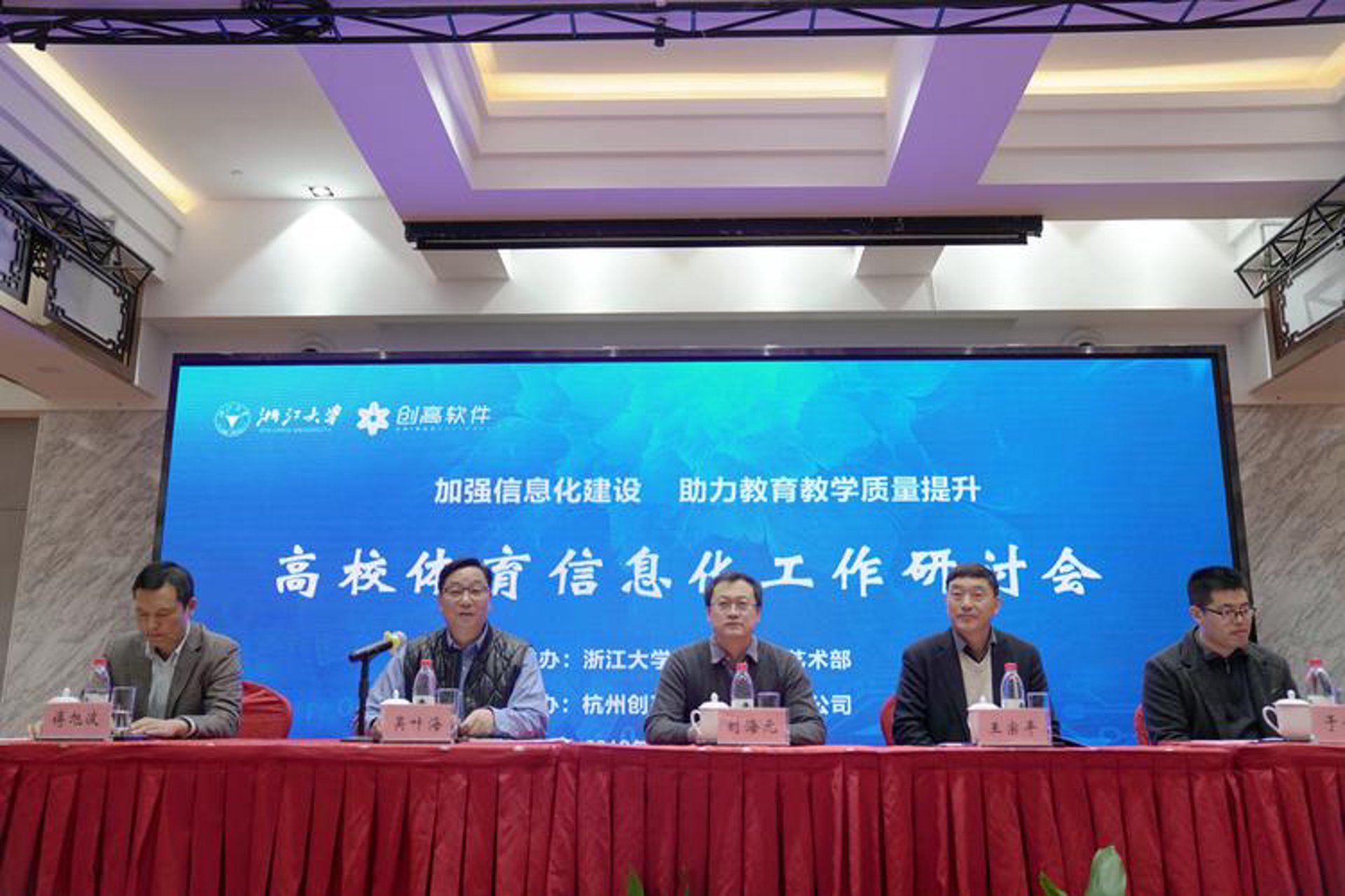 AI算法定制：解锁企业决策智能新高度